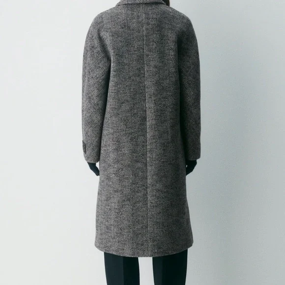 Aritzia slouch in herringbone Black and white wool Coat - Picture 3 of 14